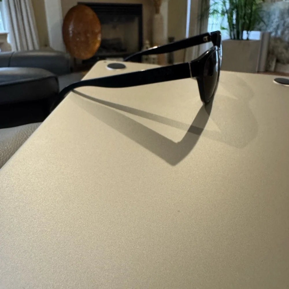 Stylish Black Sunglasses - Picture 2 of 13